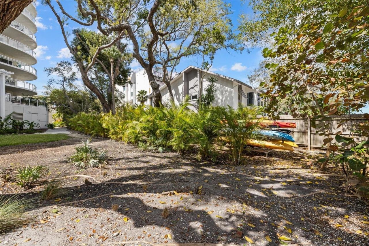 1660 Summerhouse Lane, Unit 402, Sarasota, FL 34242 Photo