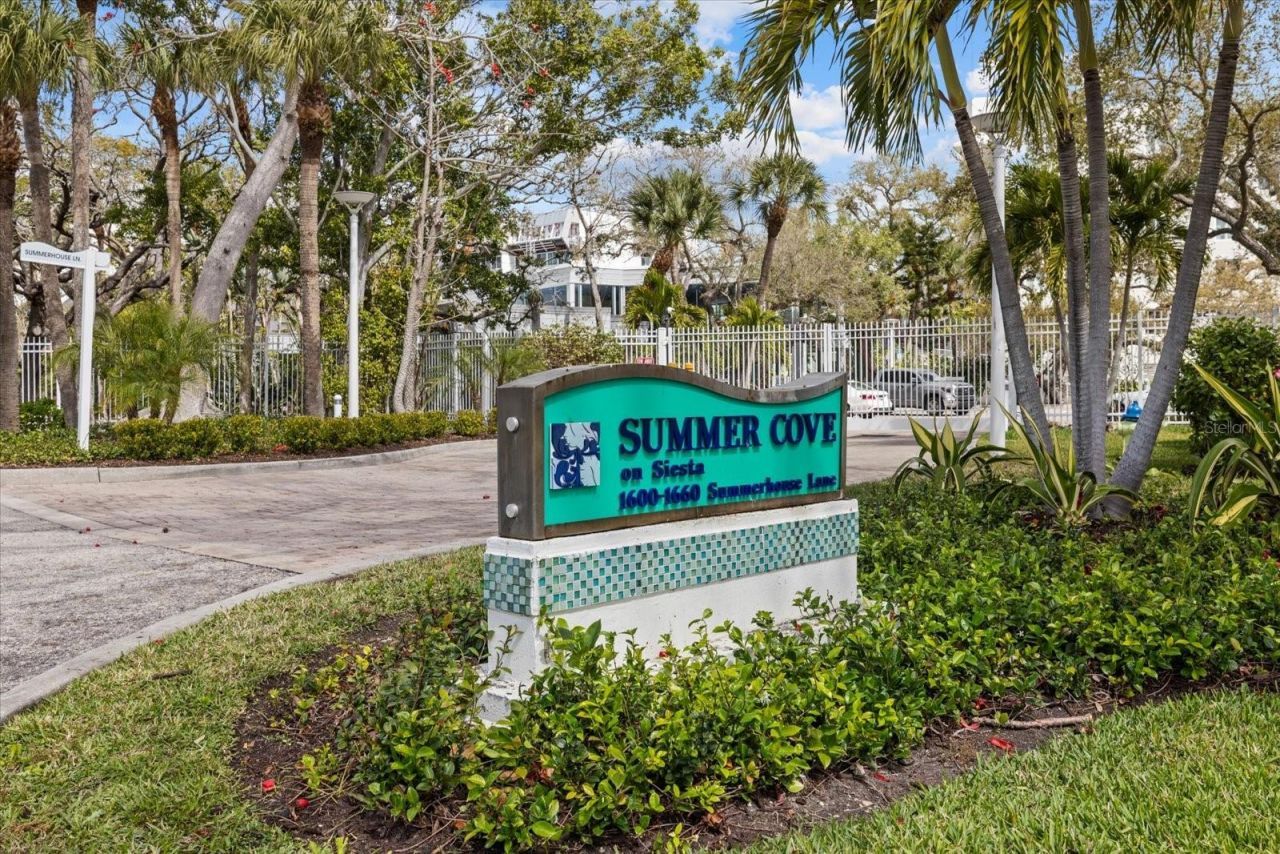 1660 Summerhouse Lane, Unit 402, Sarasota, FL 34242 Photo