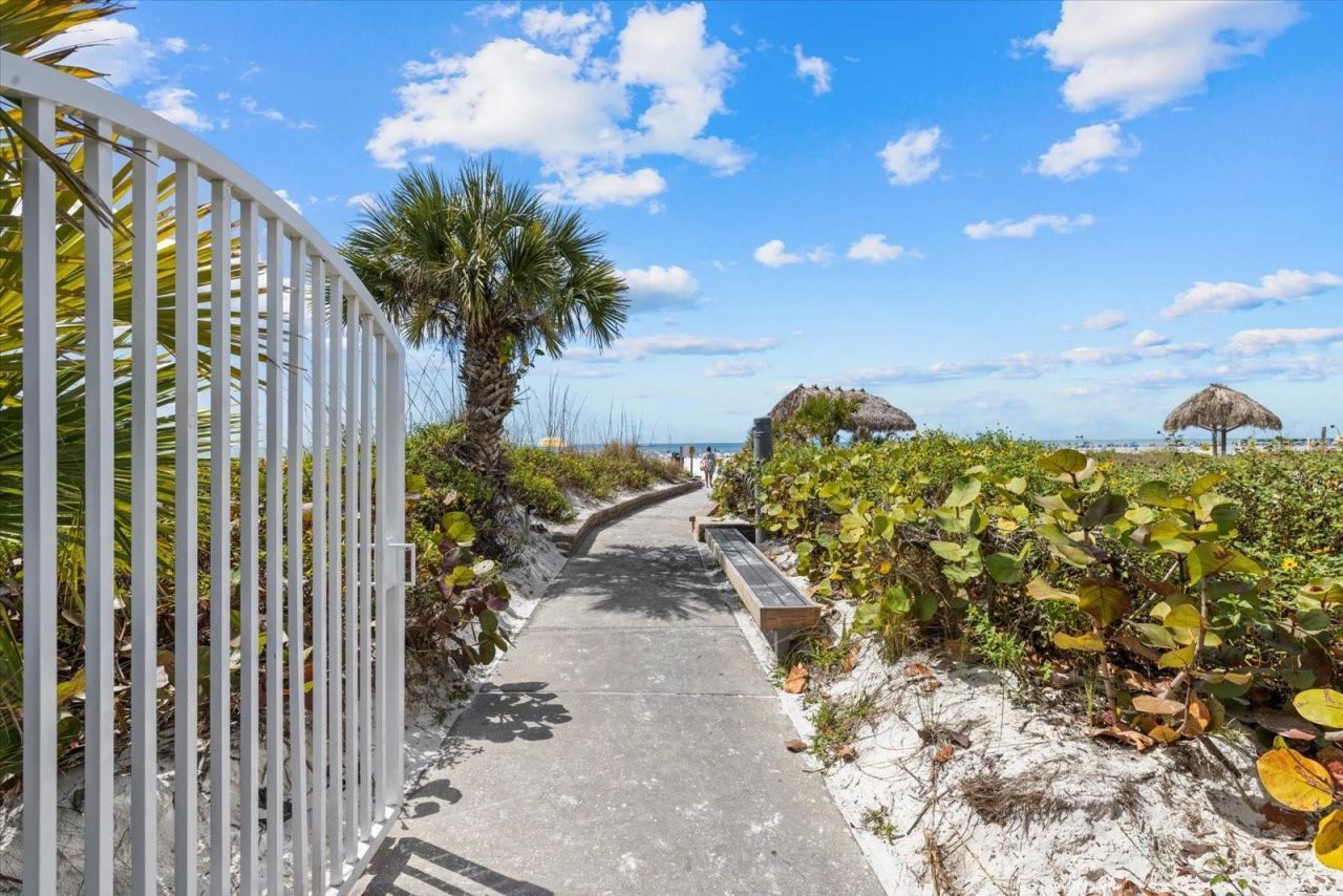 1660 Summerhouse Lane, Unit 402, Sarasota, FL 34242 Photo