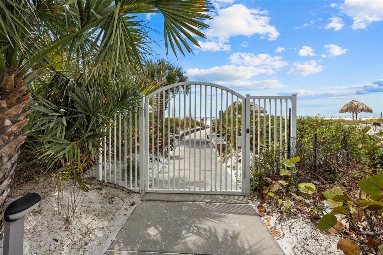 1660 Summerhouse Lane, Unit 402, Sarasota, FL 34242 Photo