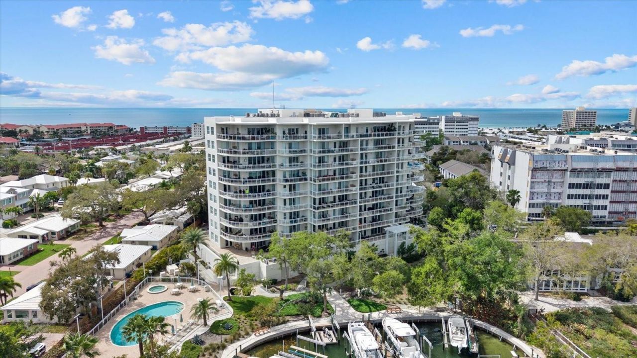 1660 Summerhouse Lane, Unit 402, Sarasota, FL 34242 Photo