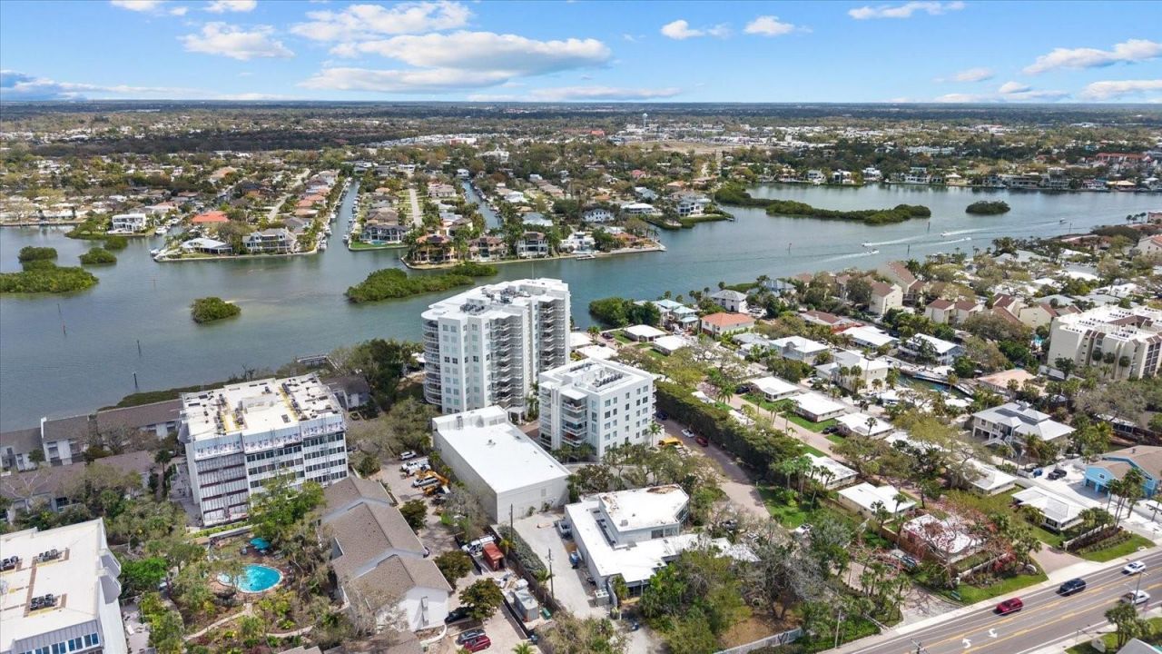 1660 Summerhouse Lane, Unit 402, Sarasota, FL 34242 Photo