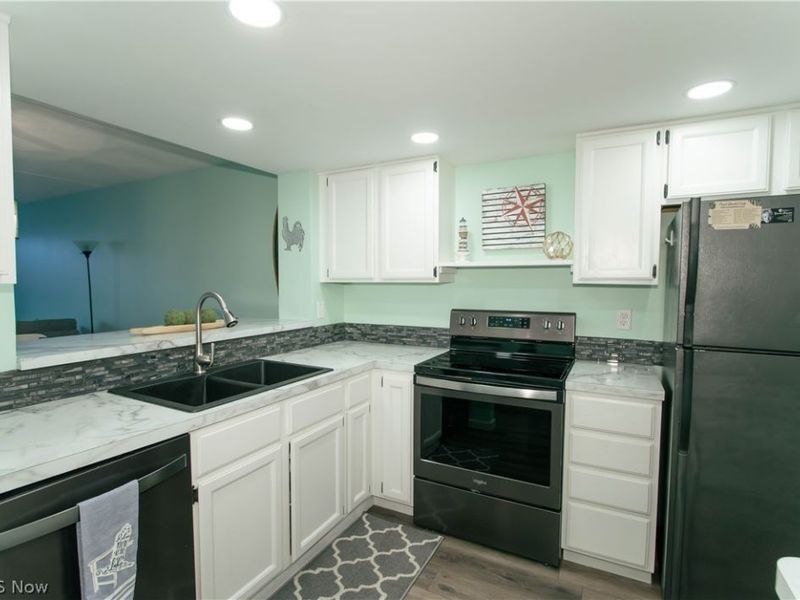 30 Marina Point Drive, Sandusky, OH 44870 Photo 3