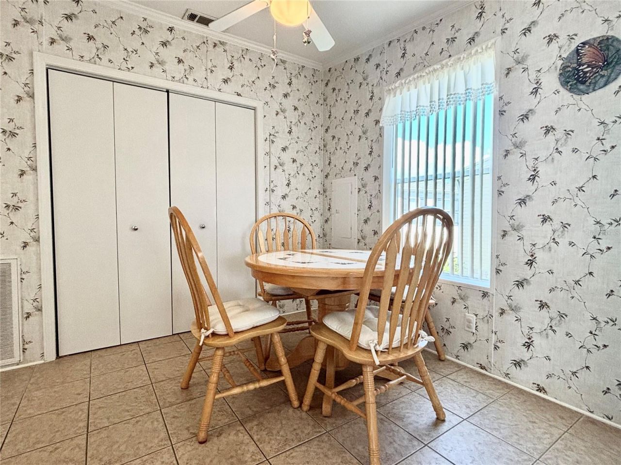 136 Americana Court Ne, Unit 230, Saint Petersburg, FL 33702 Photo