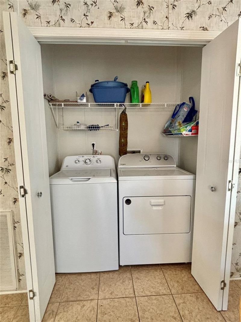 136 Americana Court Ne, Unit 230, Saint Petersburg, FL 33702 Photo