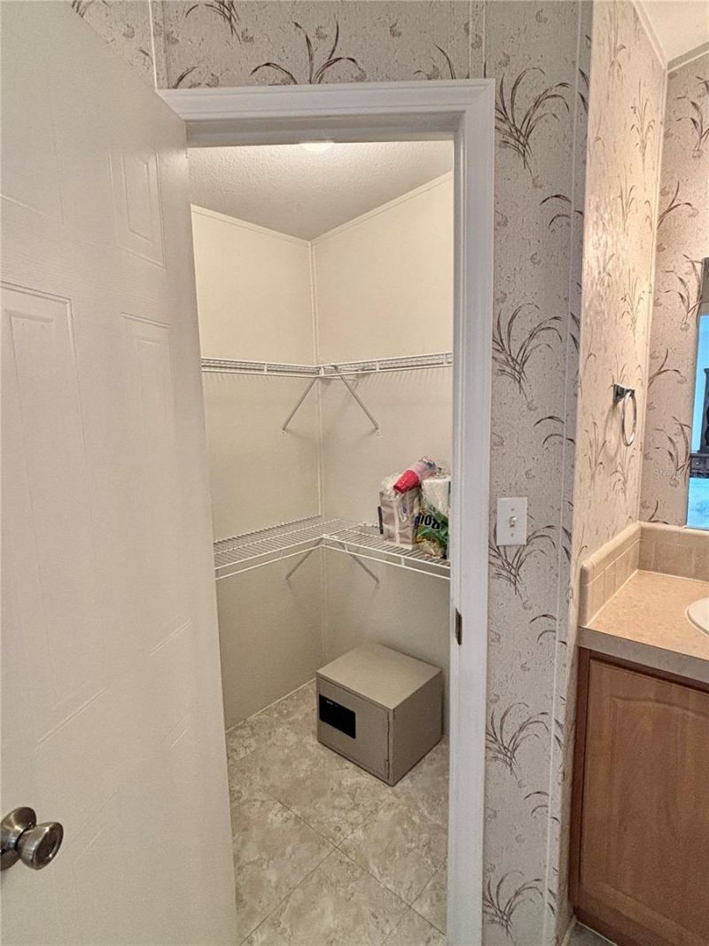 136 Americana Court Ne, Unit 230, Saint Petersburg, FL 33702 Photo