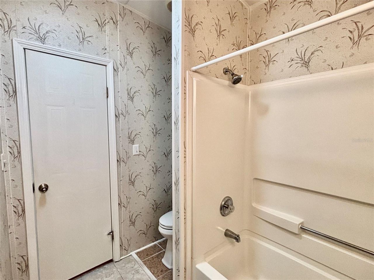 136 Americana Court Ne, Unit 230, Saint Petersburg, FL 33702 Photo