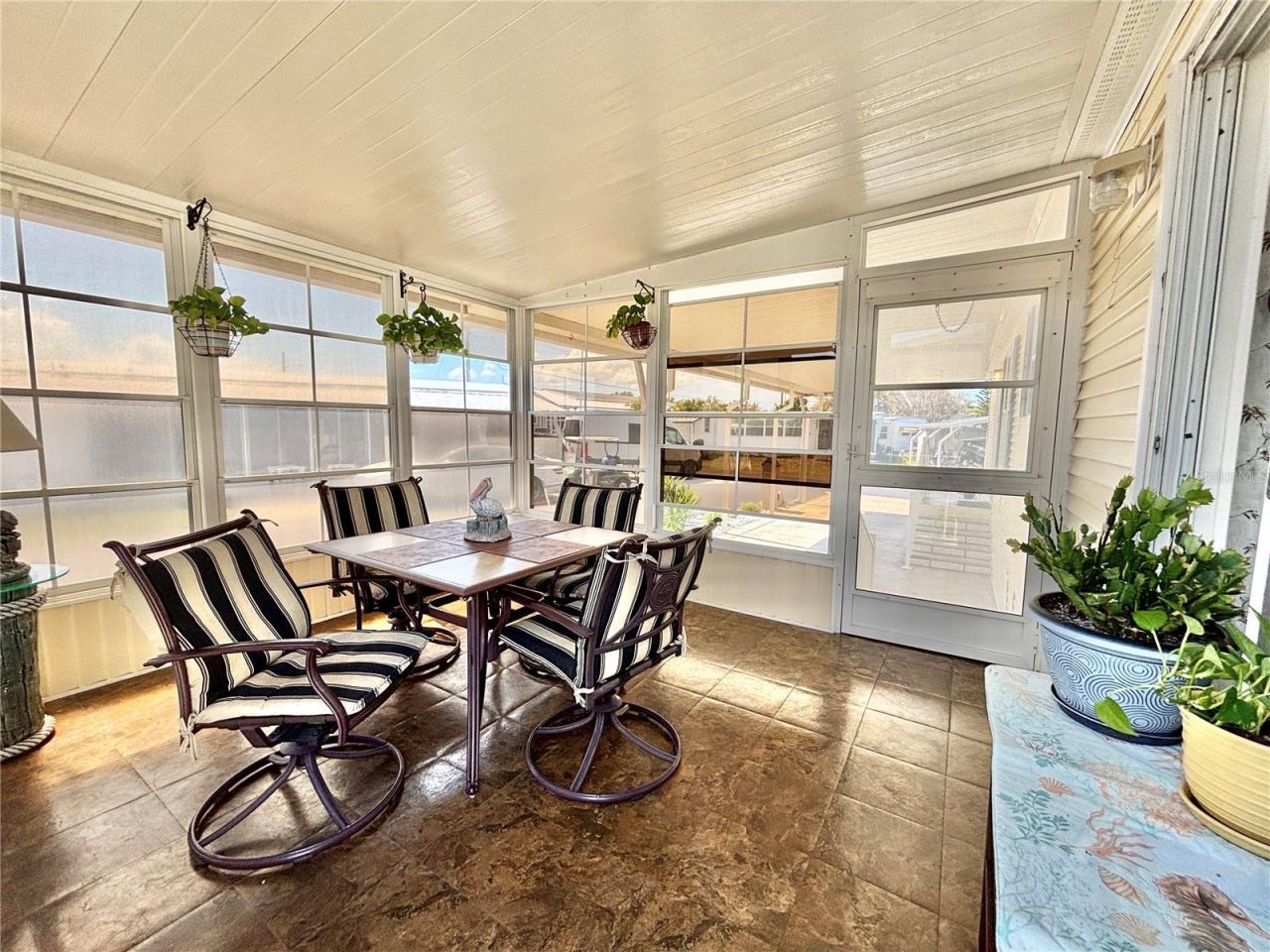 136 Americana Court Ne, Unit 230, Saint Petersburg, FL 33702 Photo