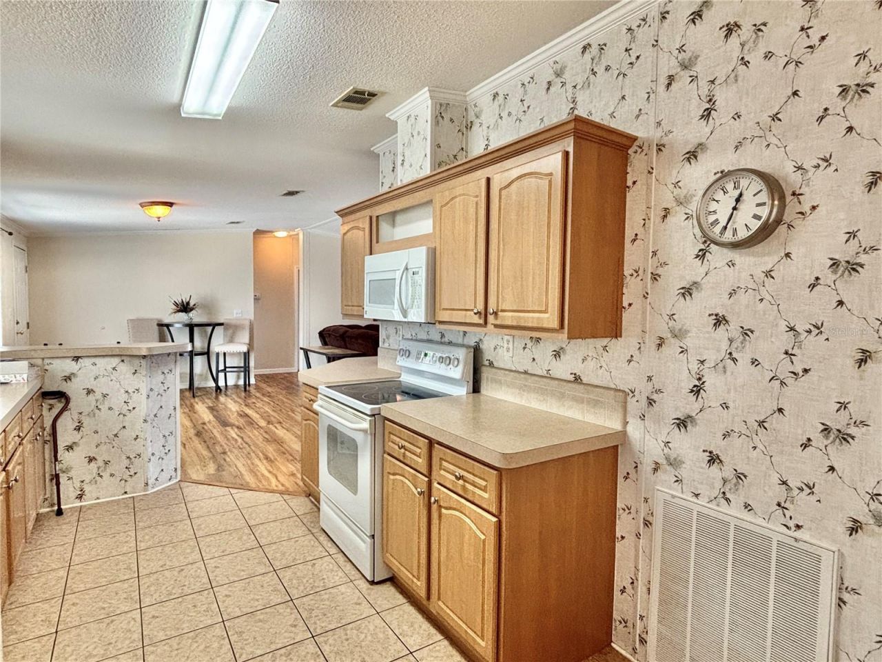 136 Americana Court Ne, Unit 230, Saint Petersburg, FL 33702 Photo