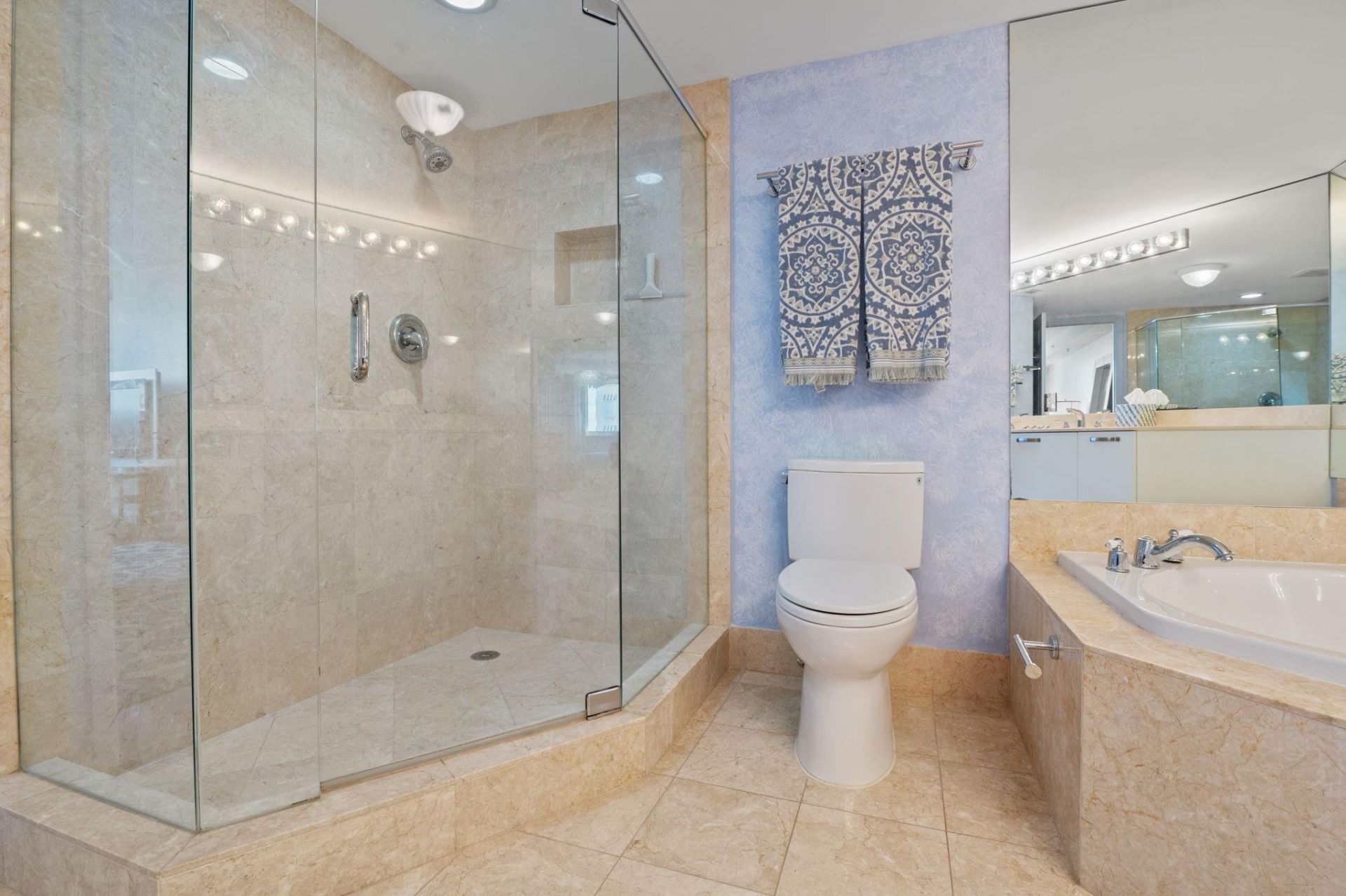 2001 N Ocean Boulevard, Unit 605, Fort Lauderdale, FL 33305 Photo