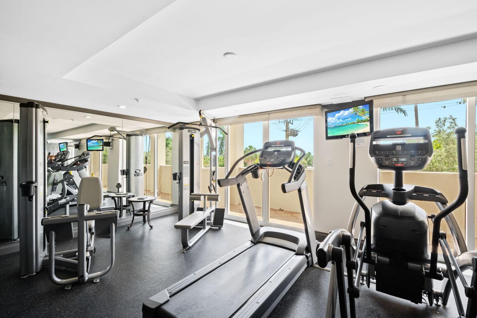 2001 N Ocean Boulevard, Unit 605, Fort Lauderdale, FL 33305 Photo