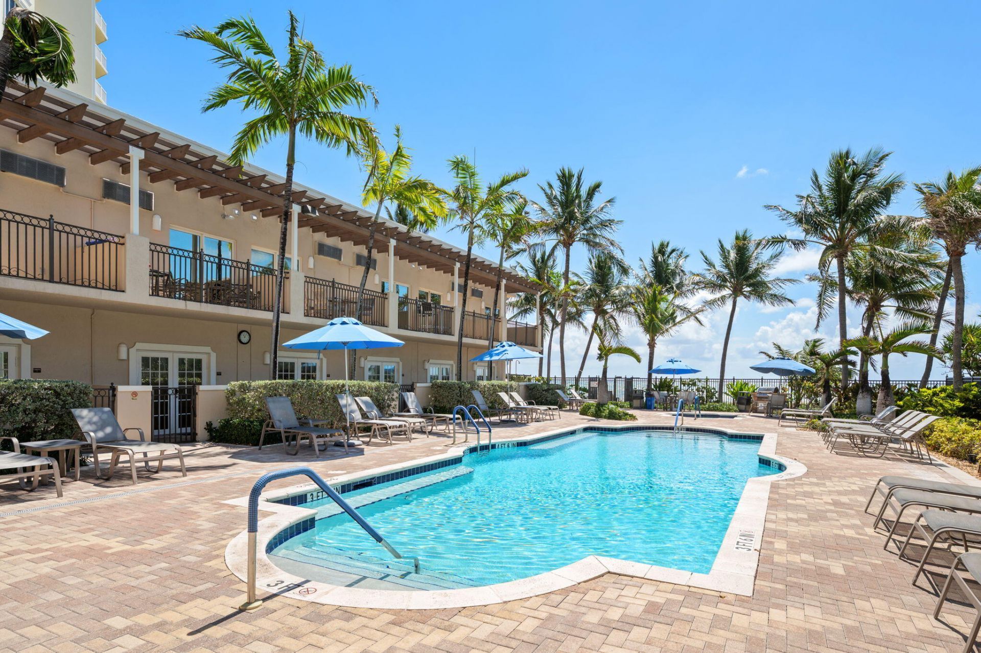 2001 N Ocean Boulevard, Unit 605, Fort Lauderdale, FL 33305 Photo