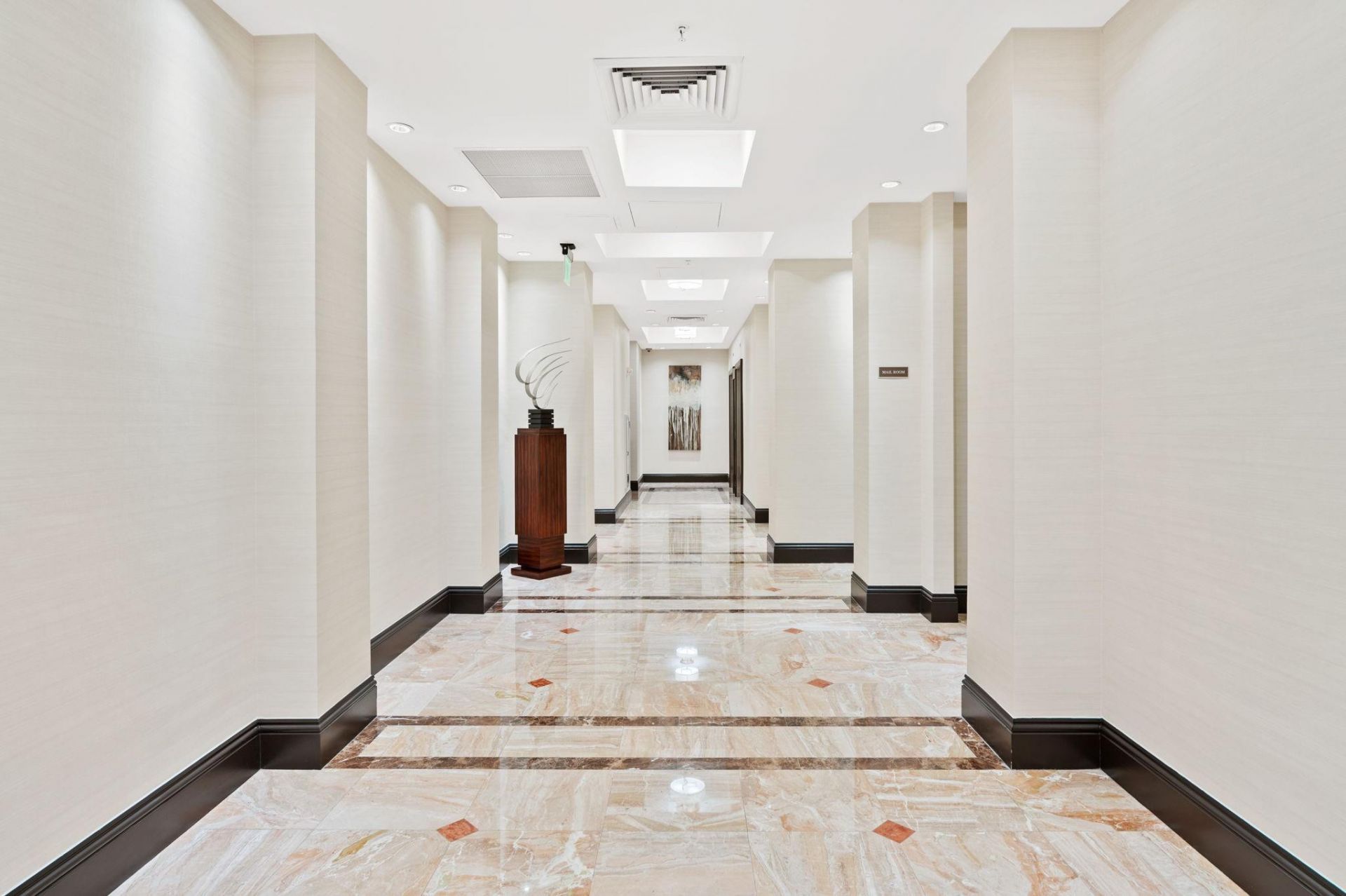 2001 N Ocean Boulevard, Unit 605, Fort Lauderdale, FL 33305 Photo