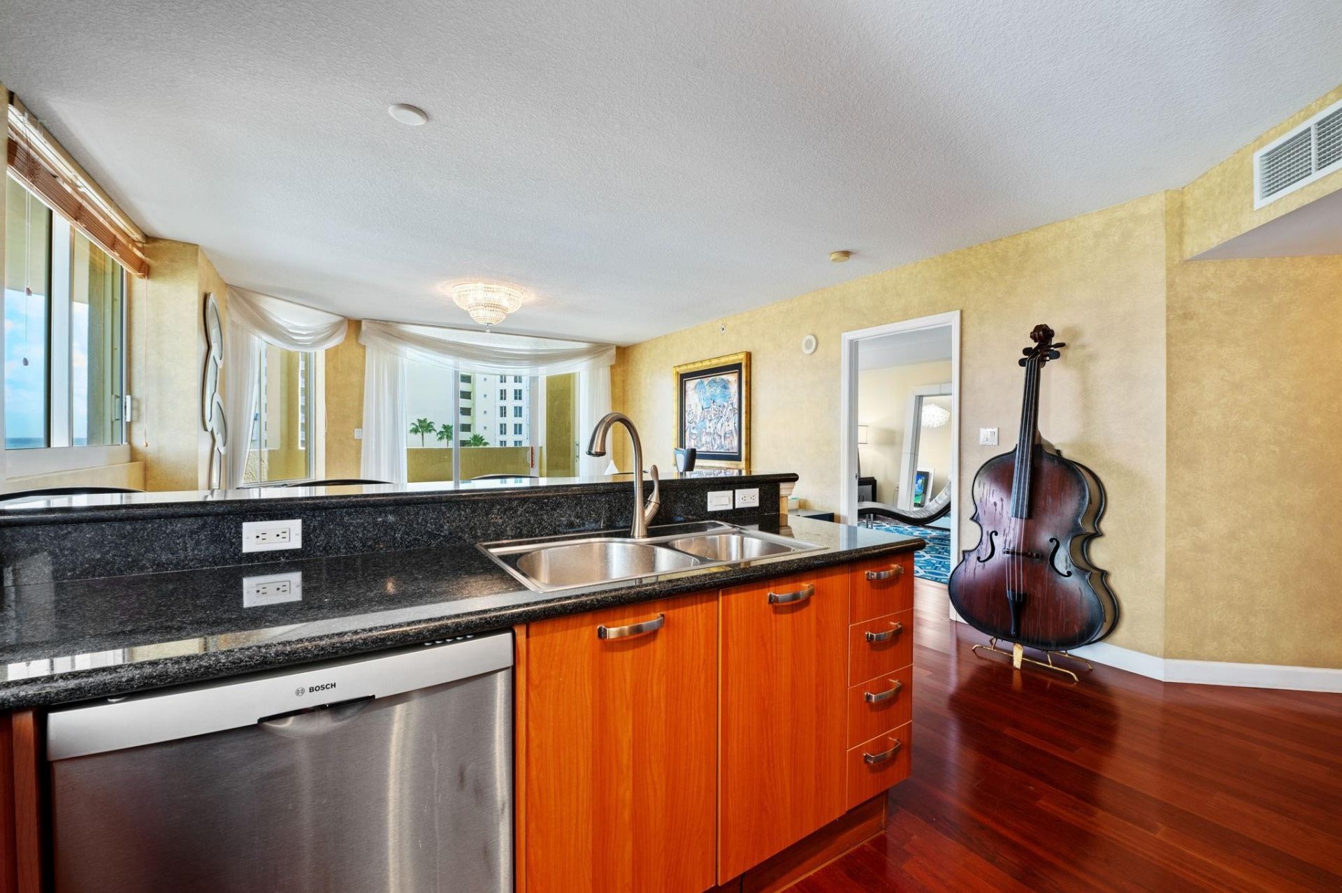 2001 N Ocean Boulevard, Unit 605, Fort Lauderdale, FL 33305 Photo