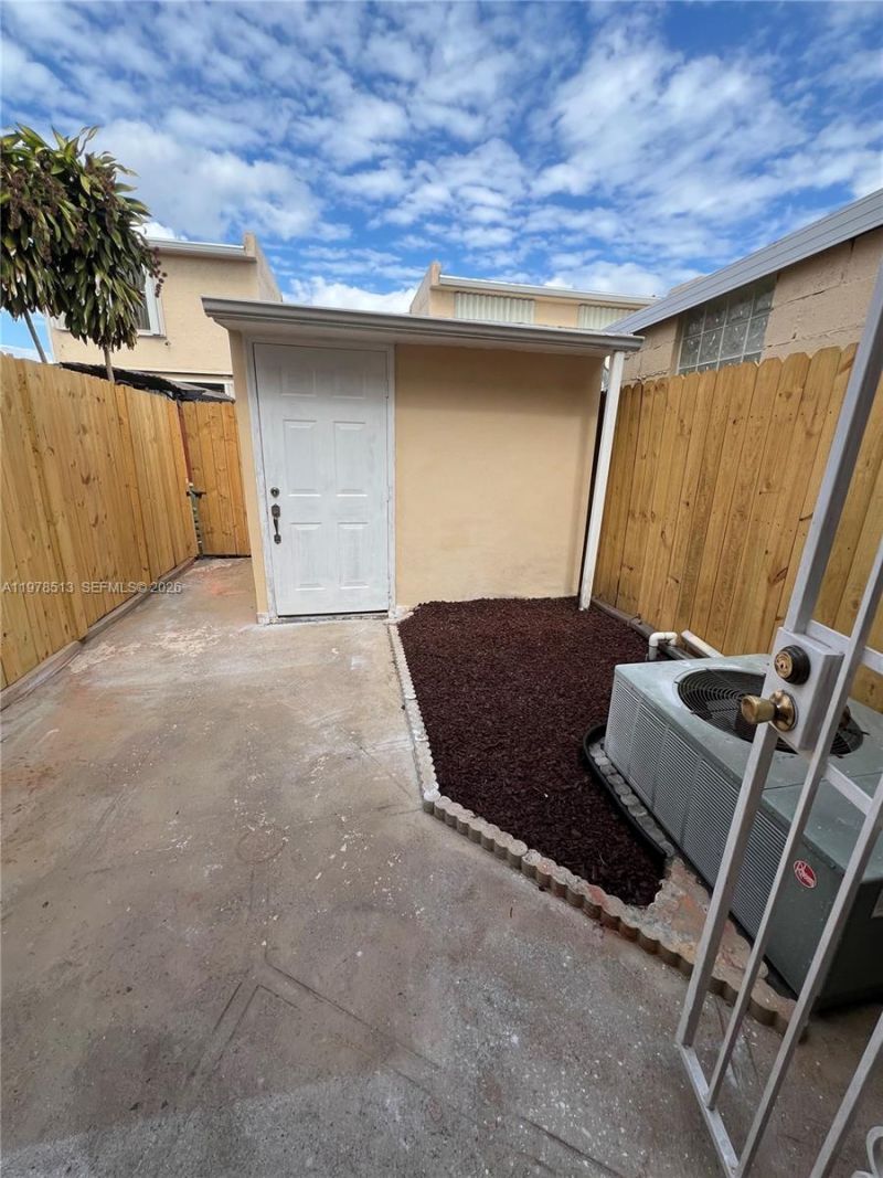 1165 W 38th Ter , Unit 35, Hialeah, FL 33012 Photo