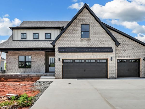 218 Low Plains Ln, Clarksville, TN 37043