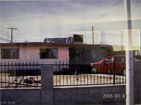 901 Artesia Way , Las Vegas, NV 89108