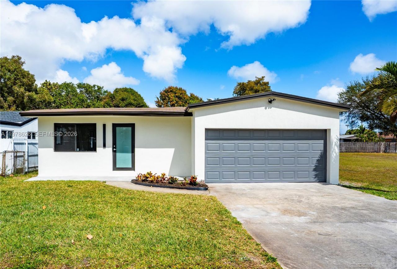 4451 SW 21st St, West Park, FL 33023 Main Photo