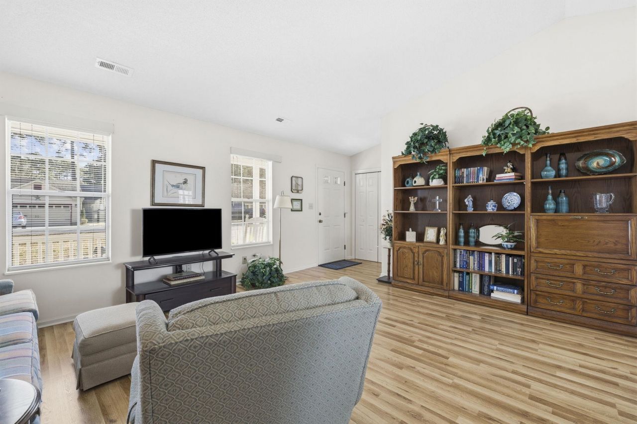 107 Purple Martin Dr. Photo 6