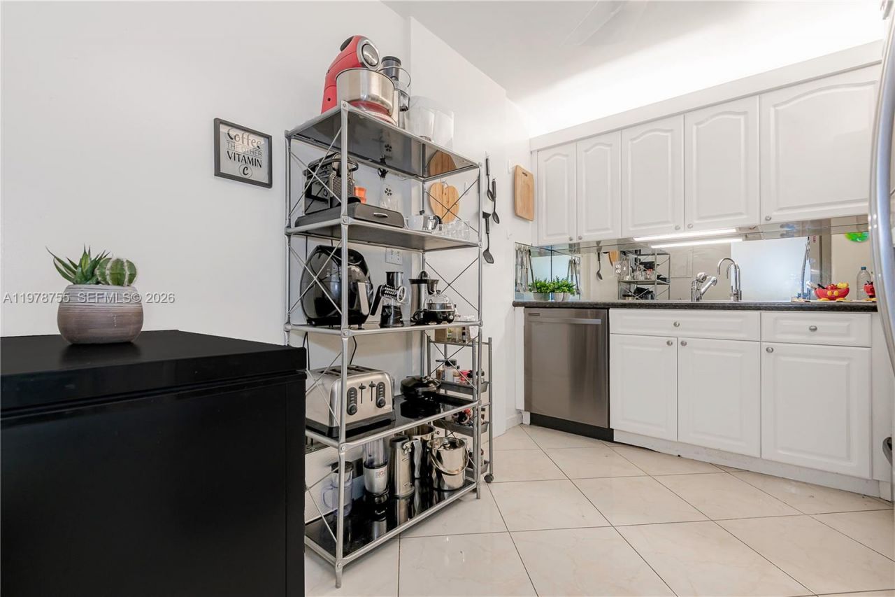 600 Three Islands Blvd , Unit 612, Hallandale Beach, FL 33009 Photo