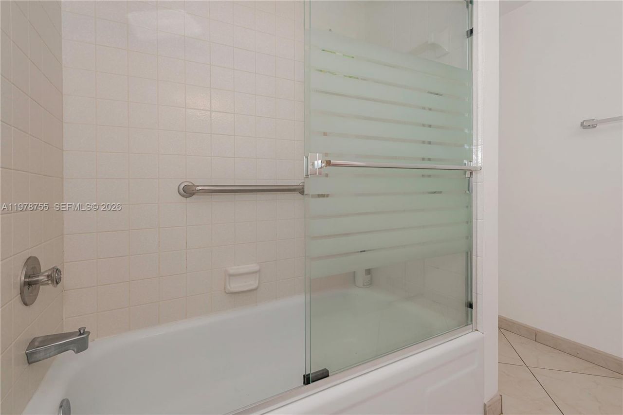 600 Three Islands Blvd , Unit 612, Hallandale Beach, FL 33009 Photo