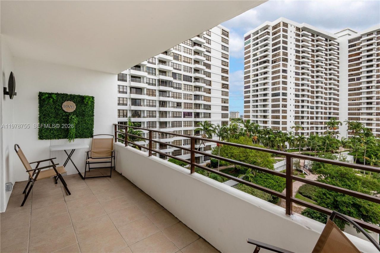 600 Three Islands Blvd , Unit 612, Hallandale Beach, FL 33009 Photo
