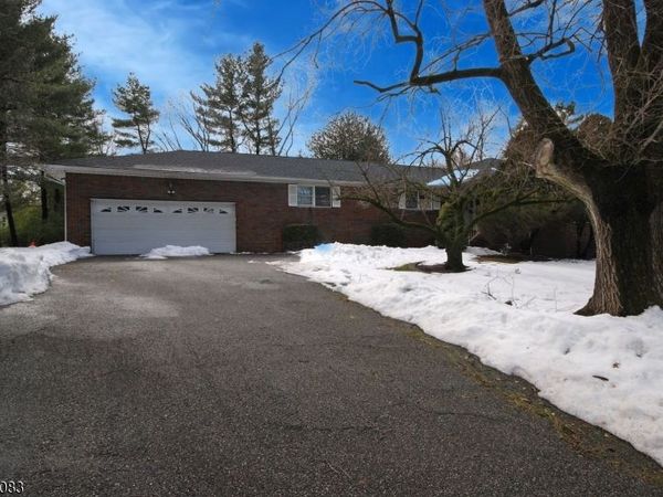 28 Overlook Rd, Little Falls, NJ 07424