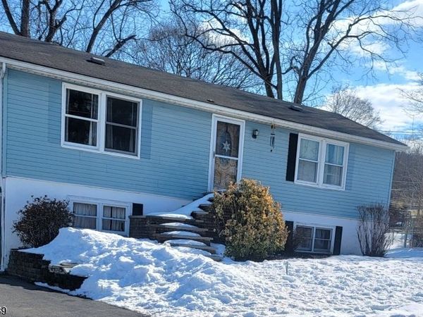 8 N Governor Haines St, Hamburg, NJ 07419