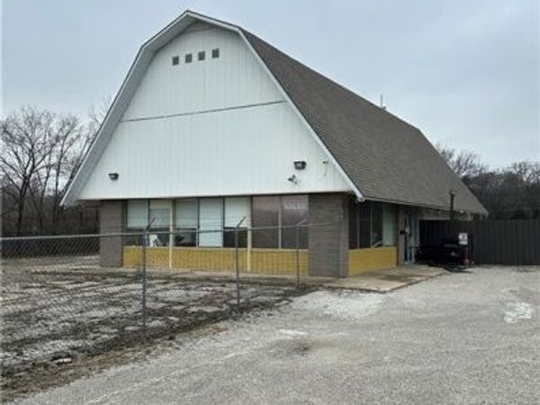 13130 S US Hwy 71 Highway, Grandview, MO 64030