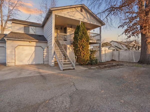 512 Village Drive, Central Point, OR 97502