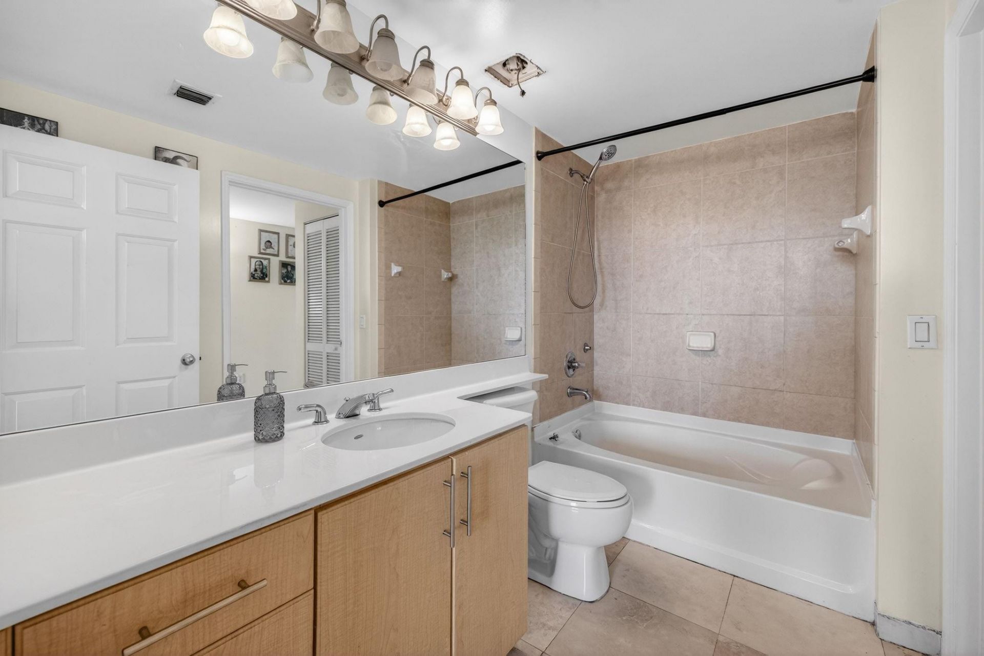 2421 NE 65th Street, Unit 415, Fort Lauderdale, FL 33308 Photo