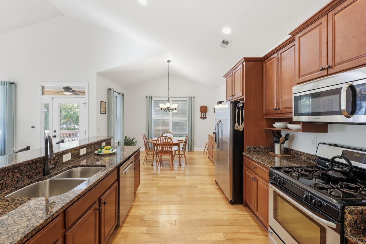 15 Flaggpoint Ln. Photo 10