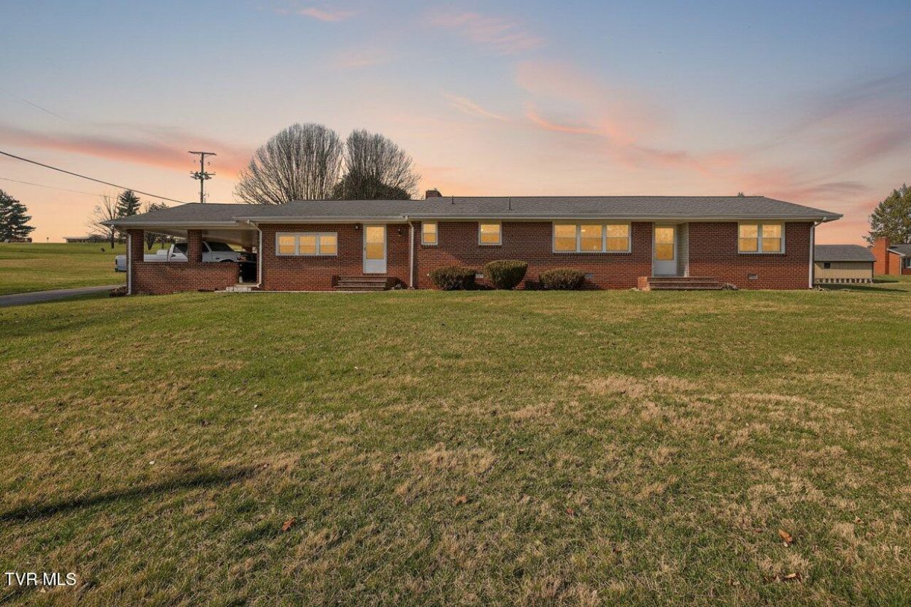 42 Hurt Avenue, Lebanon, VA 24266 Main Photo