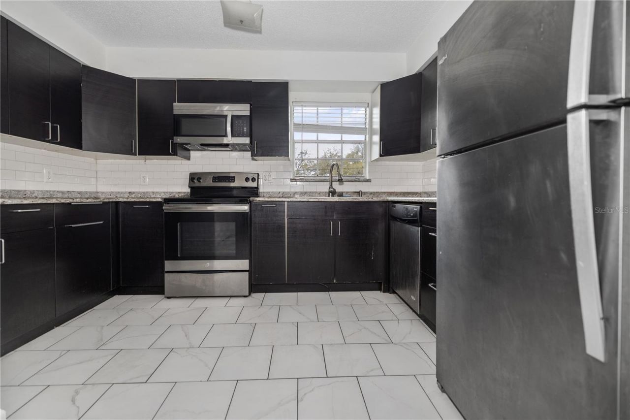 14414 Reuter Strasse Circle, Unit 212, Tampa, FL 33613 Photo