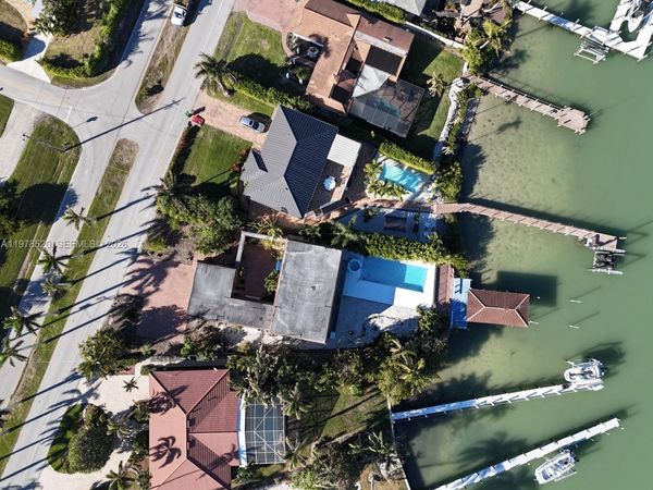 11 Capri Blvd, Naples, FL 34113