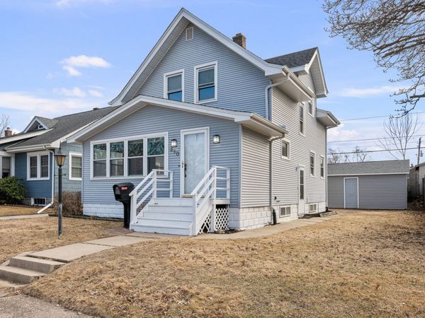 350 15th Avenue, Moline, IL 61265