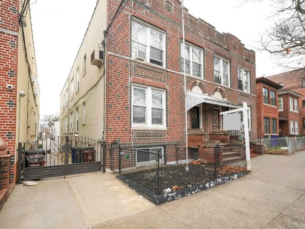 2334 28th Street, Astoria, NY 11105