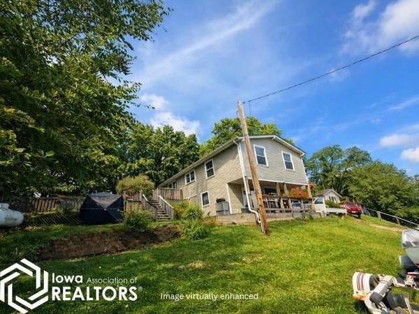 1282 Lakeshore Drive, Brooklyn, IA 52211