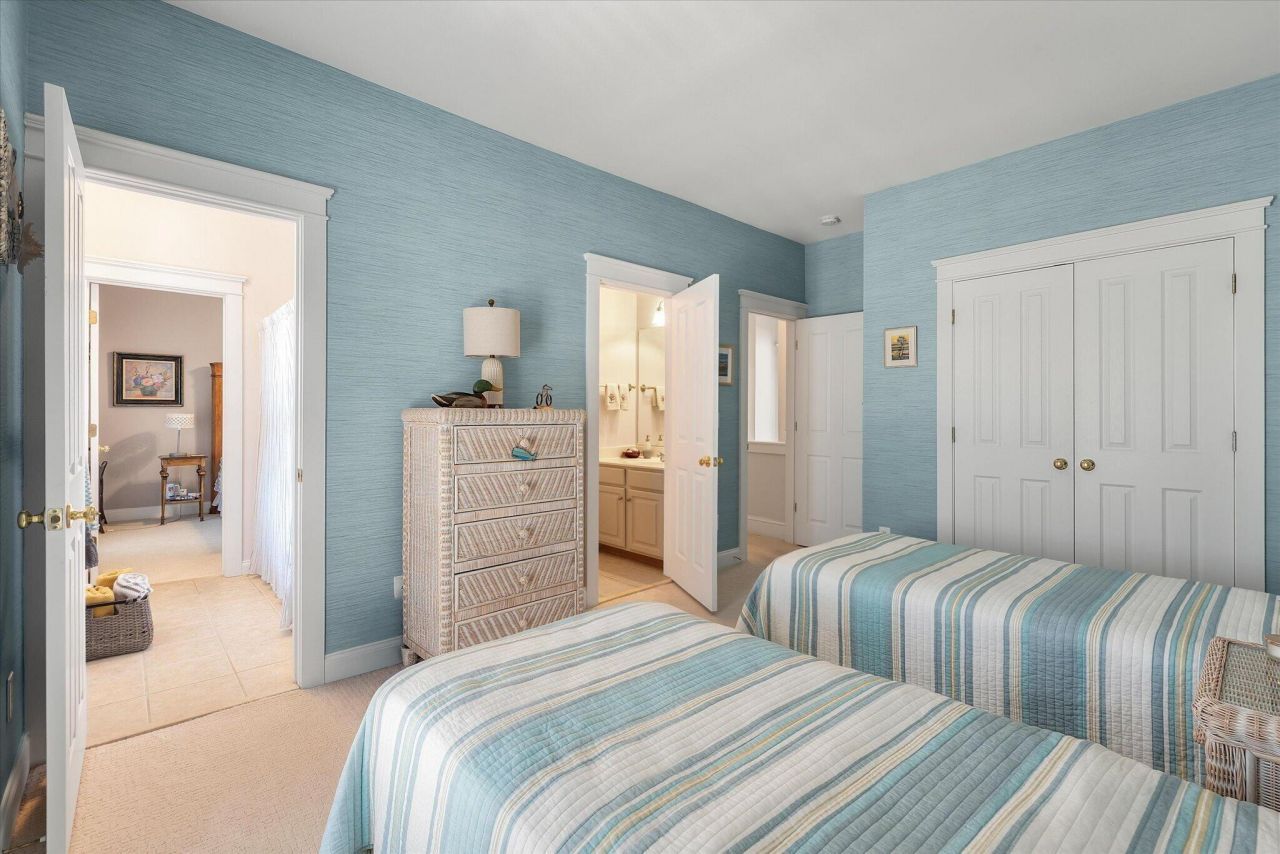 221 White Gables Drive Photo 32