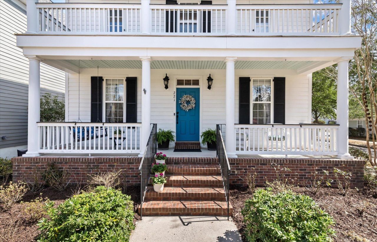 221 White Gables Drive Photo 4