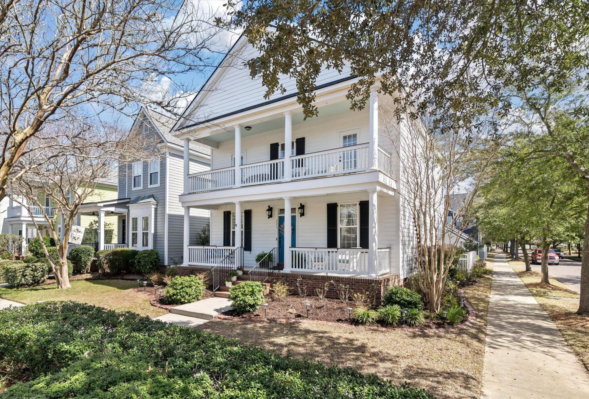 221 White Gables Drive Photo 4