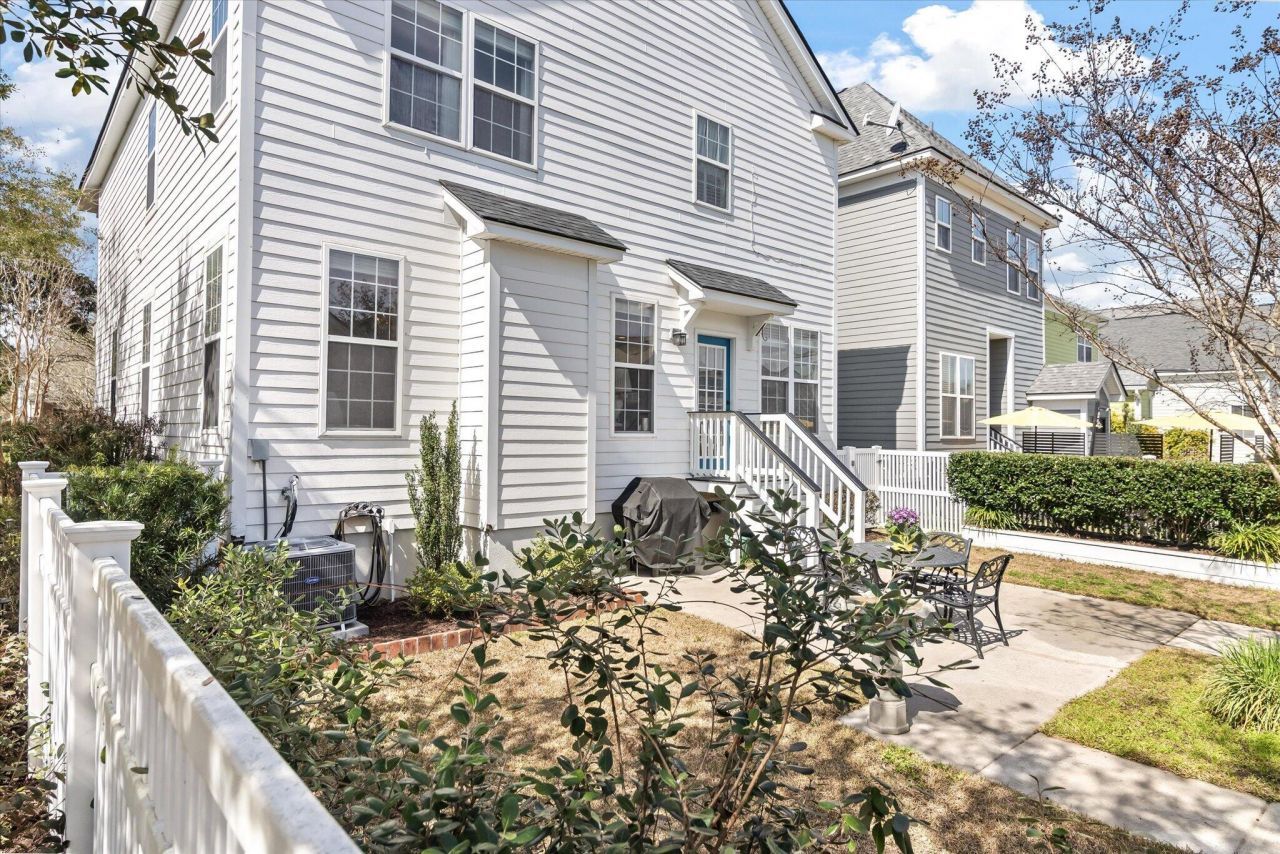 221 White Gables Drive Photo 43