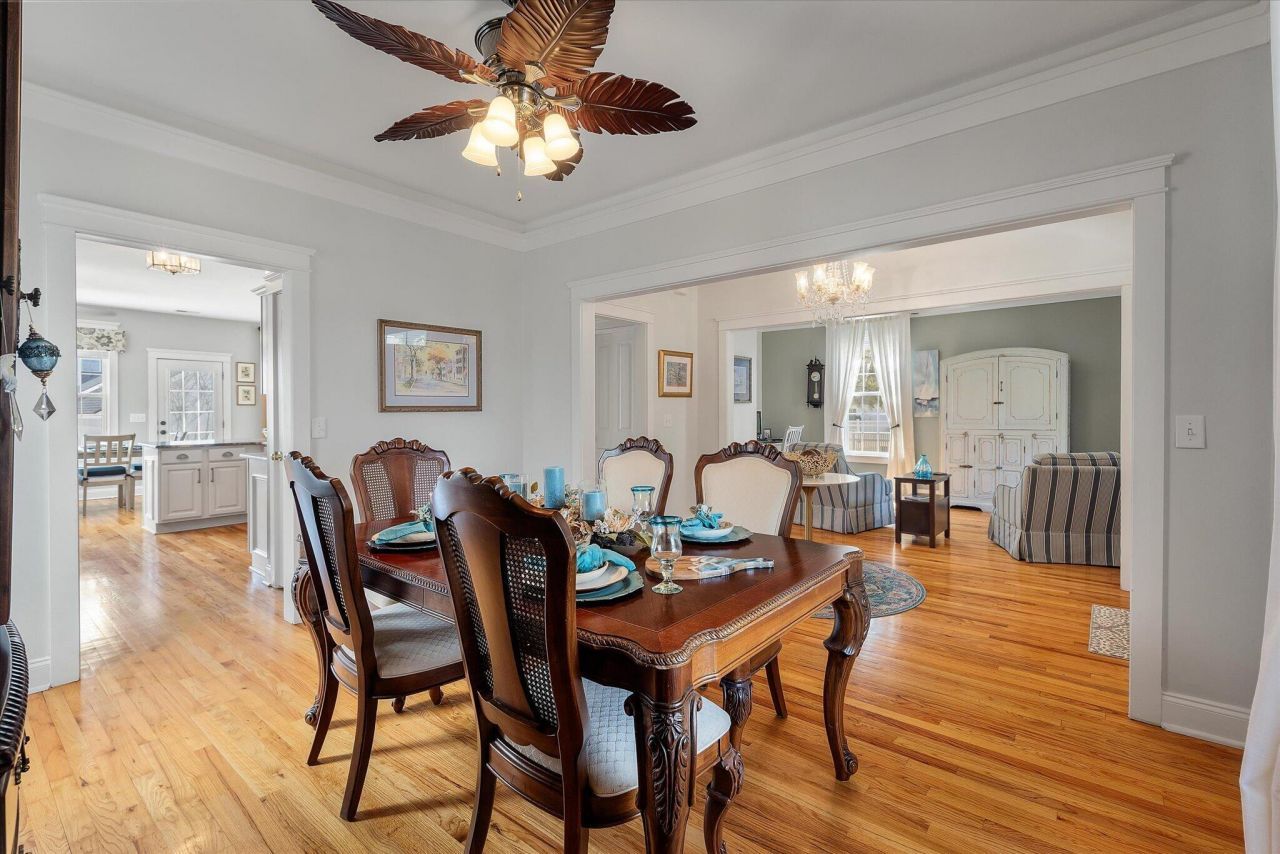 221 White Gables Drive Photo 9