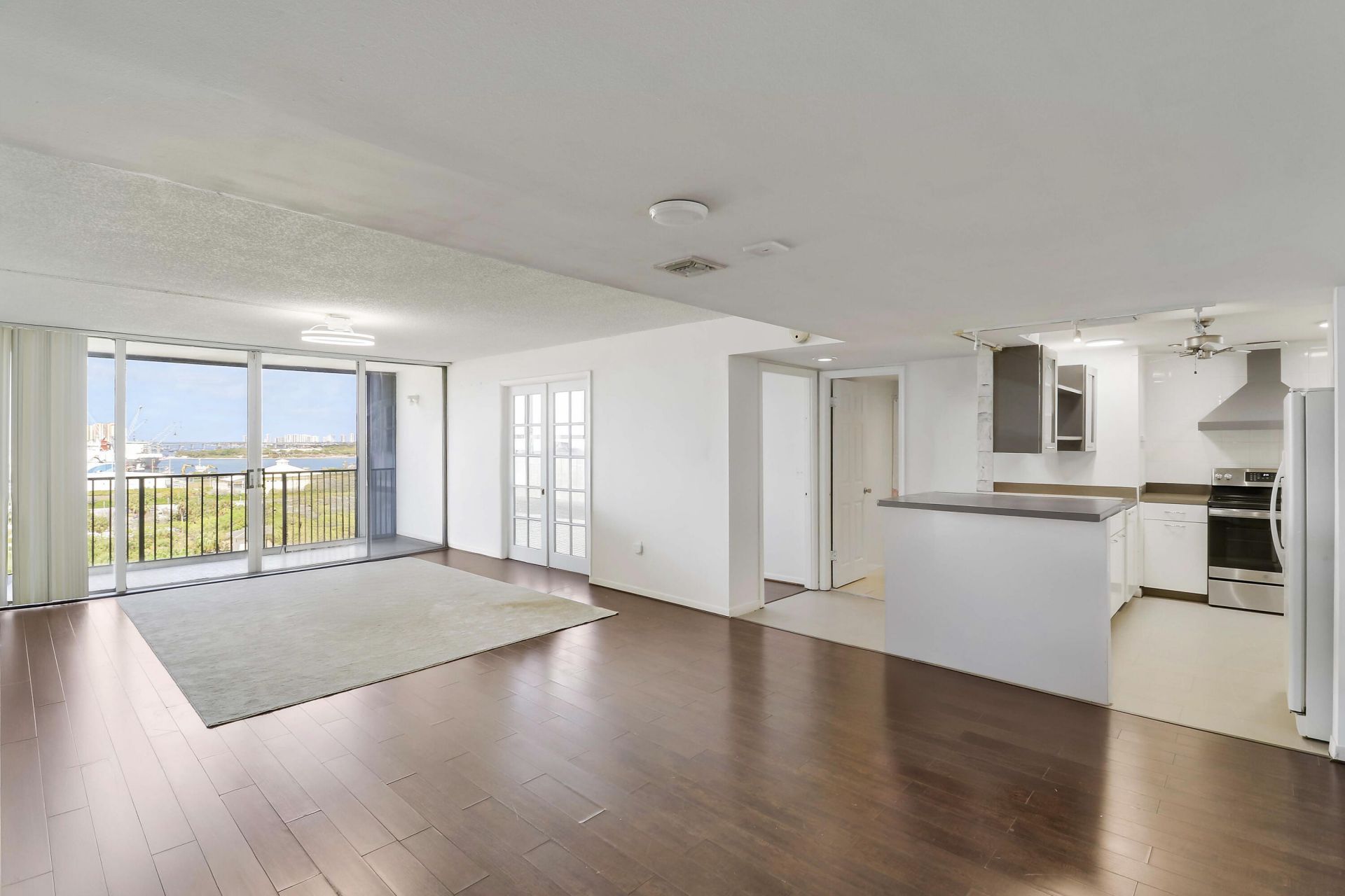 5600 N Flagler Drive, Unit 1001, West Palm Beach, FL 33407 Photo