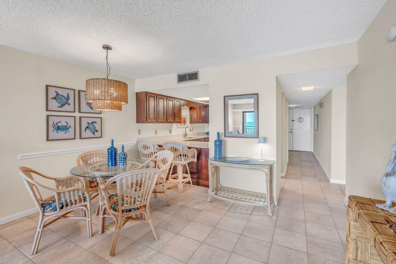 1001 W Ocean Drive, Unit 1-204, Key Colony, FL 33051 Photo