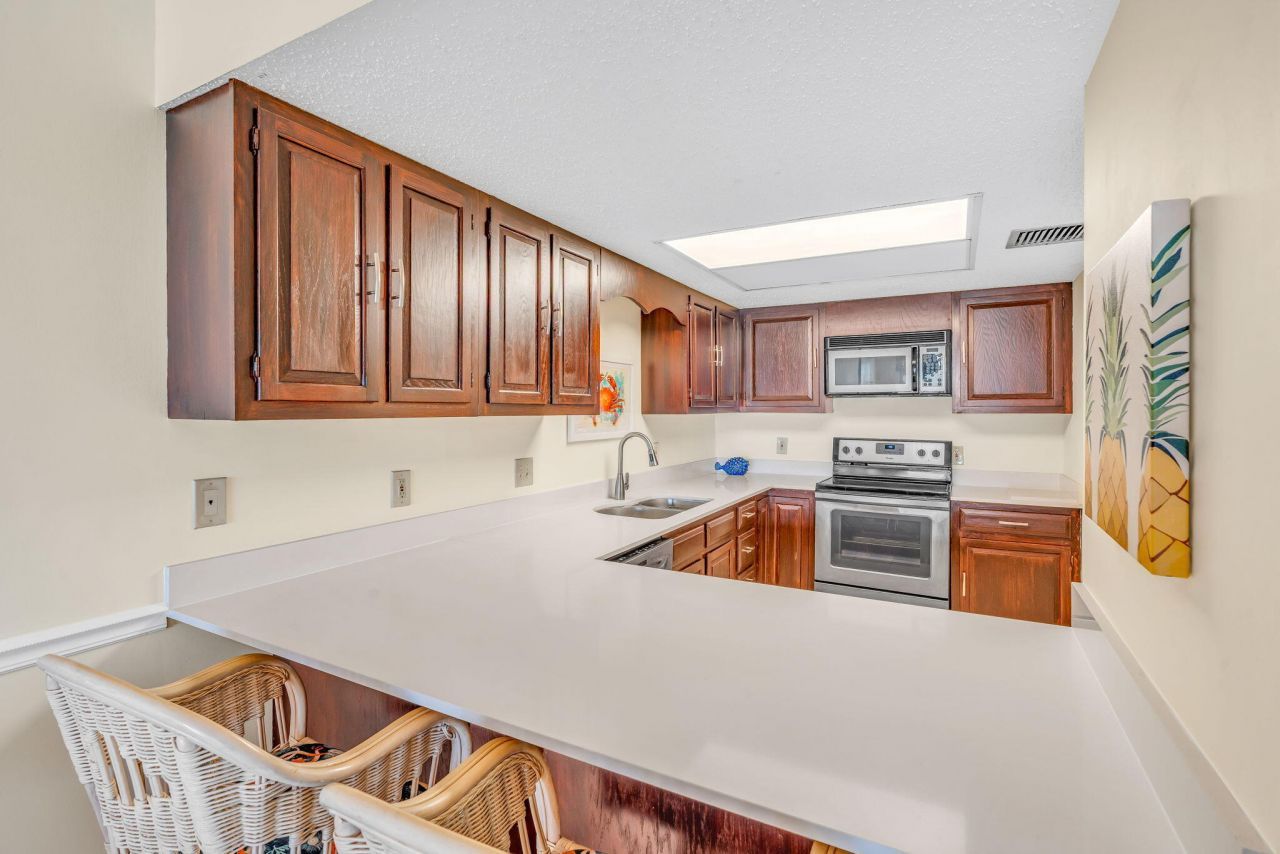 1001 W Ocean Drive, Unit 1-204, Key Colony, FL 33051 Photo