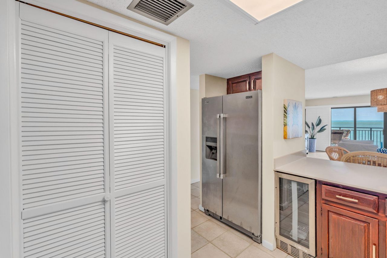 1001 W Ocean Drive, Unit 1-204, Key Colony, FL 33051 Photo