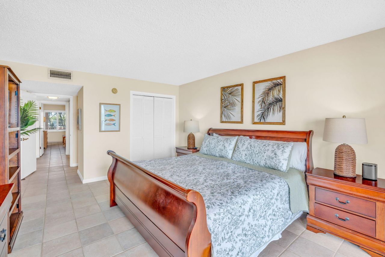 1001 W Ocean Drive, Unit 1-204, Key Colony, FL 33051 Photo