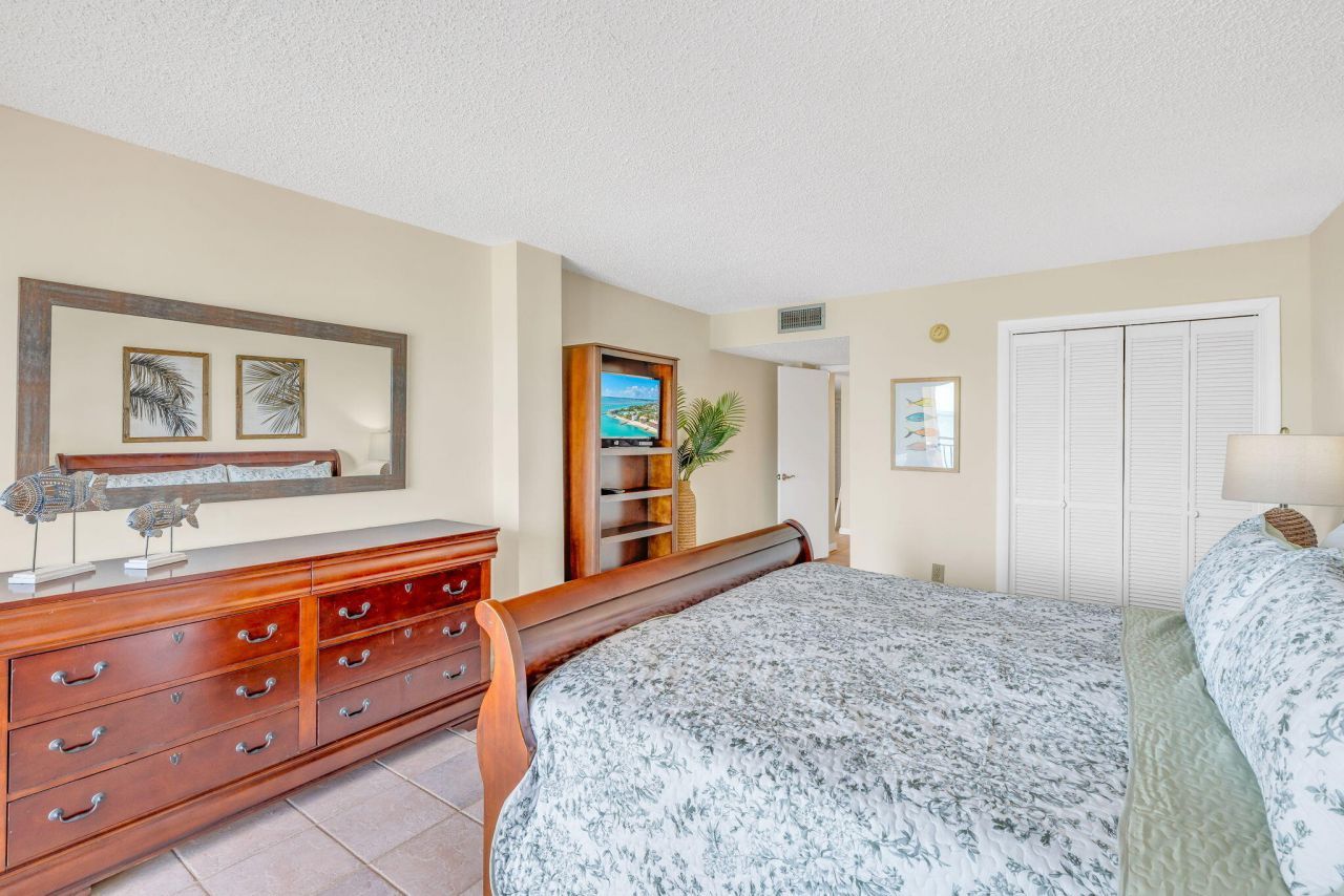 1001 W Ocean Drive, Unit 1-204, Key Colony, FL 33051 Photo