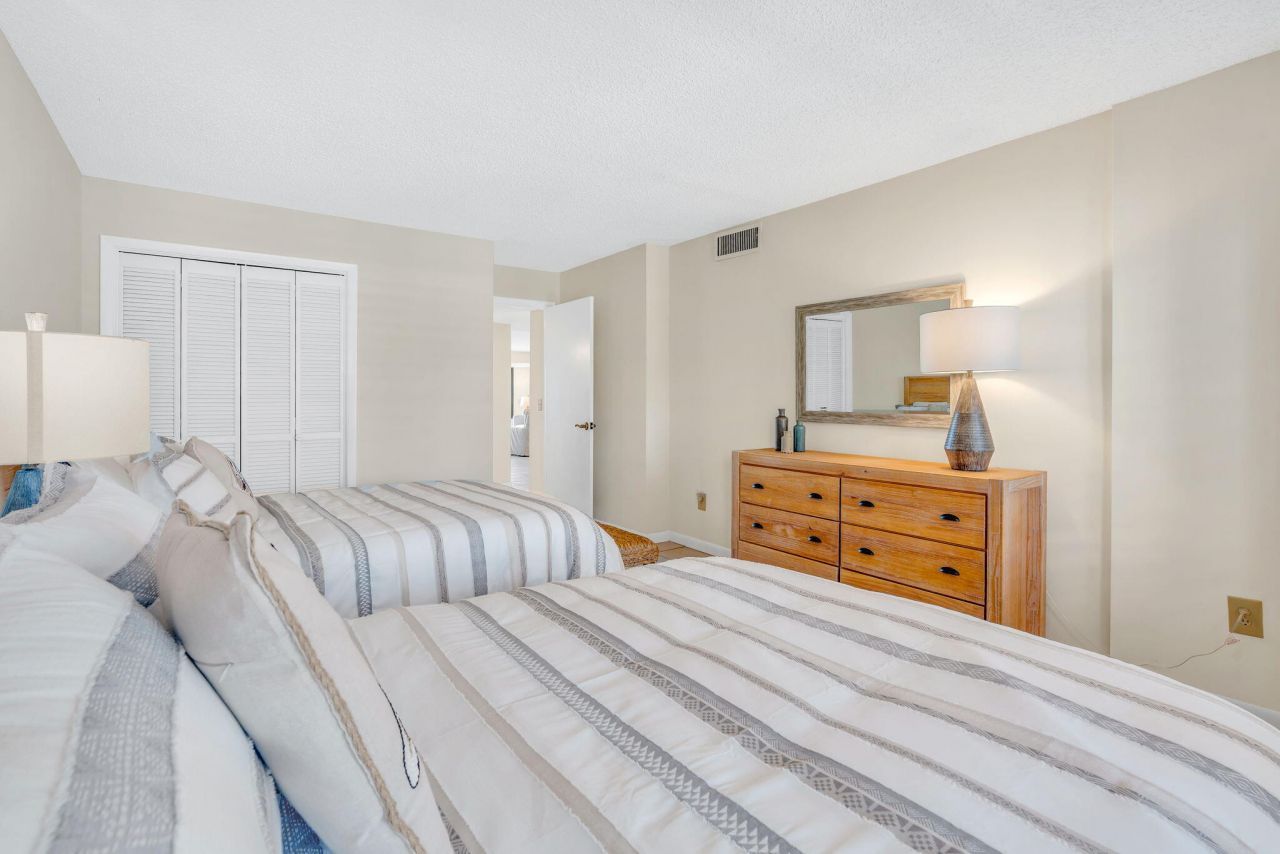 1001 W Ocean Drive, Unit 1-204, Key Colony, FL 33051 Photo